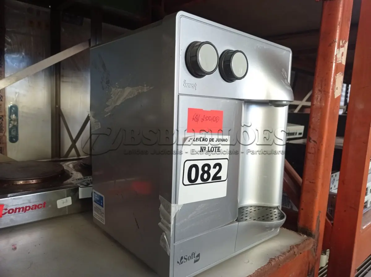 LOTE 082 - 01 PURIFICADOR DE AGUA REFRIGERADO MARCA SOFT. (NO ESTADO) ATENÇÃO! FAZER A VISITAÇÃO ANTES DE ARREMATAR, NÃO SABEMOS SE FUNCIONA. LEILÃO NÃO TEM GARANTIA E NEM DEVOLUÇÃO, SUJEITO A POSSÍVEIS AVARIAS VISÍVEIS/OCULTAS E/OU AUSÊNCIA DE COMPONENTES.
