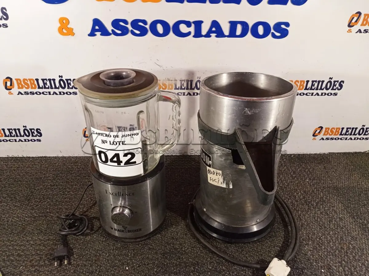 LOTE 042 - 01 ESPREMEDOR DE LARANJA INCOMPLETO E 01 LIQUIDIFICADOR INCOMPLETO, AMBOS LIGANDO. (NO ESTADO) ATENÇÃO! FAZER A VISITAÇÃO ANTES DE ARREMATAR, NÃO SABEMOS SE FUNCIONA. LEILÃO NÃO TEM GARANTIA E NEM DEVOLUÇÃO, SUJEITO A POSSÍVEIS AVARIAS VISÍVEIS/OCULTAS E/OU AUSÊNCIA DE COMPONENTES.