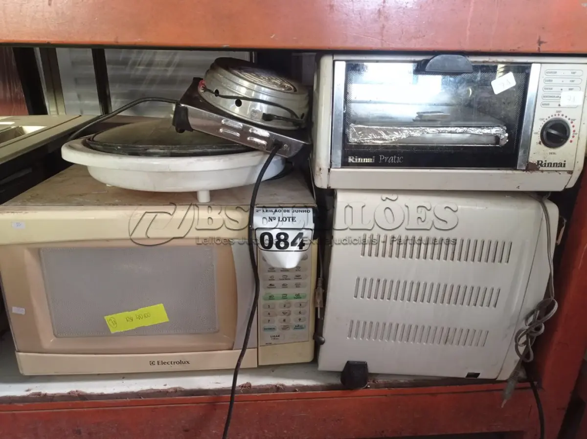 LOTE 084 - 01 LOTE COM 02 FORNOS ELÉTRICOS, 01 PANELA ELÉTRICA E 01 FOGÃO DE INDUÇÃO. (NO ESTADO) ATENÇÃO! FAZER A VISITAÇÃO ANTES DE ARREMATAR, NÃO SABEMOS SE FUNCIONA. LEILÃO NÃO TEM GARANTIA E NEM DEVOLUÇÃO, SUJEITO A POSSÍVEIS AVARIAS VISÍVEIS/OCULTAS E/OU AUSÊNCIA DE COMPONENTES.