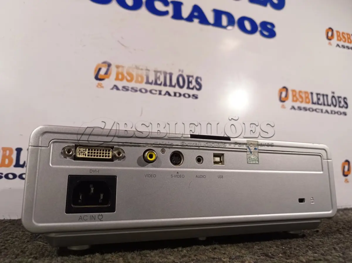LOTE 027 - 01 RETROPROJETOR MULTIMIDEA MODELO:DS125 MARCA LG 220V. (NO ESTADO) ATENÇÃO! FAZER A VISITAÇÃO ANTES DE ARREMATAR, NÃO SABEMOS SE FUNCIONA. LEILÃO NÃO TEM GARANTIA E NEM DEVOLUÇÃO, SUJEITO A POSSÍVEIS AVARIAS VISÍVEIS/OCULTAS E/OU AUSÊNCIA DE COMPONENTES.