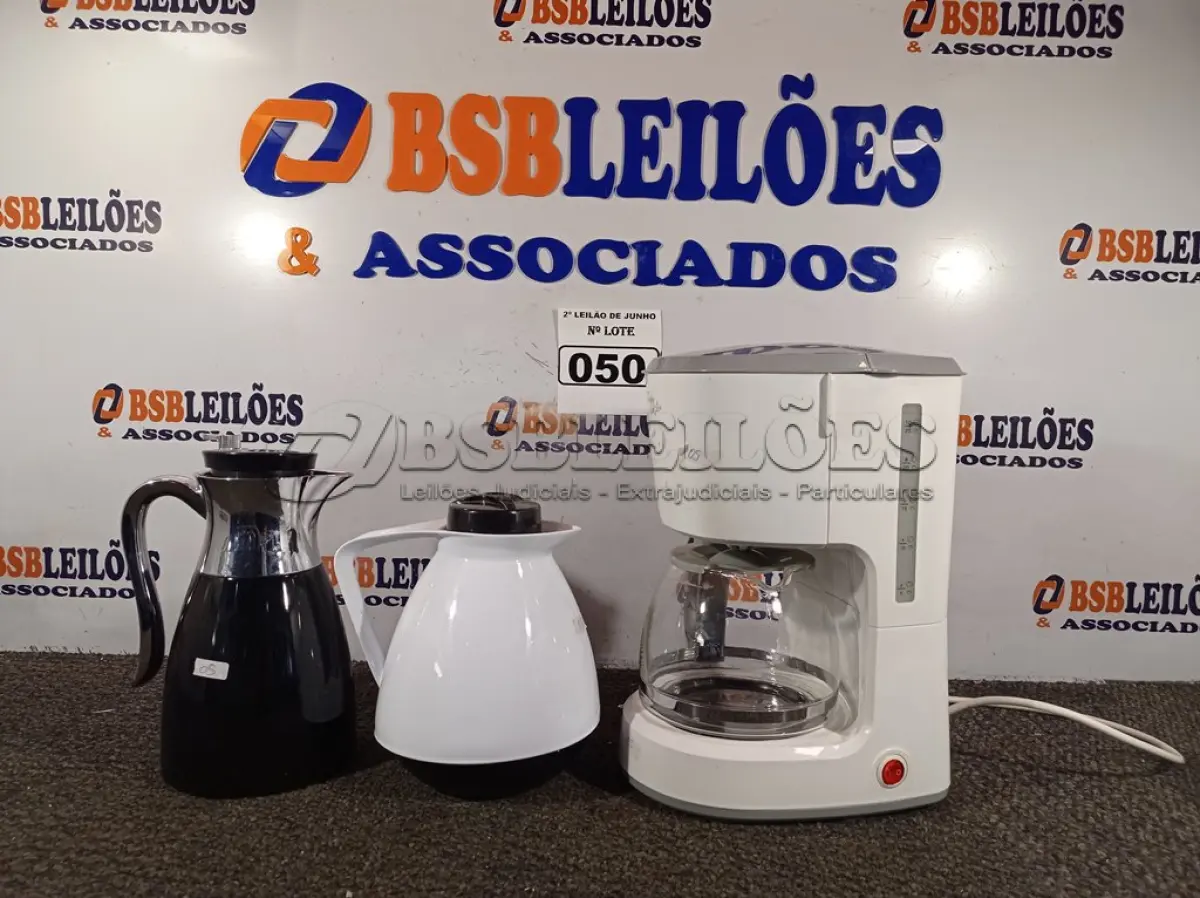 LOTE 050 - 01 CAFETEIRA MARCA FISCHER COOK LINE COM COPO E 02 GARRAFAS DE CAFÉ. (NO ESTADO) ATENÇÃO! FAZER A VISITAÇÃO ANTES DE ARREMATAR, NÃO SABEMOS SE FUNCIONA. LEILÃO NÃO TEM GARANTIA E NEM DEVOLUÇÃO, SUJEITO A POSSÍVEIS AVARIAS VISÍVEIS/OCULTAS E/OU AUSÊNCIA DE COMPONENTES.