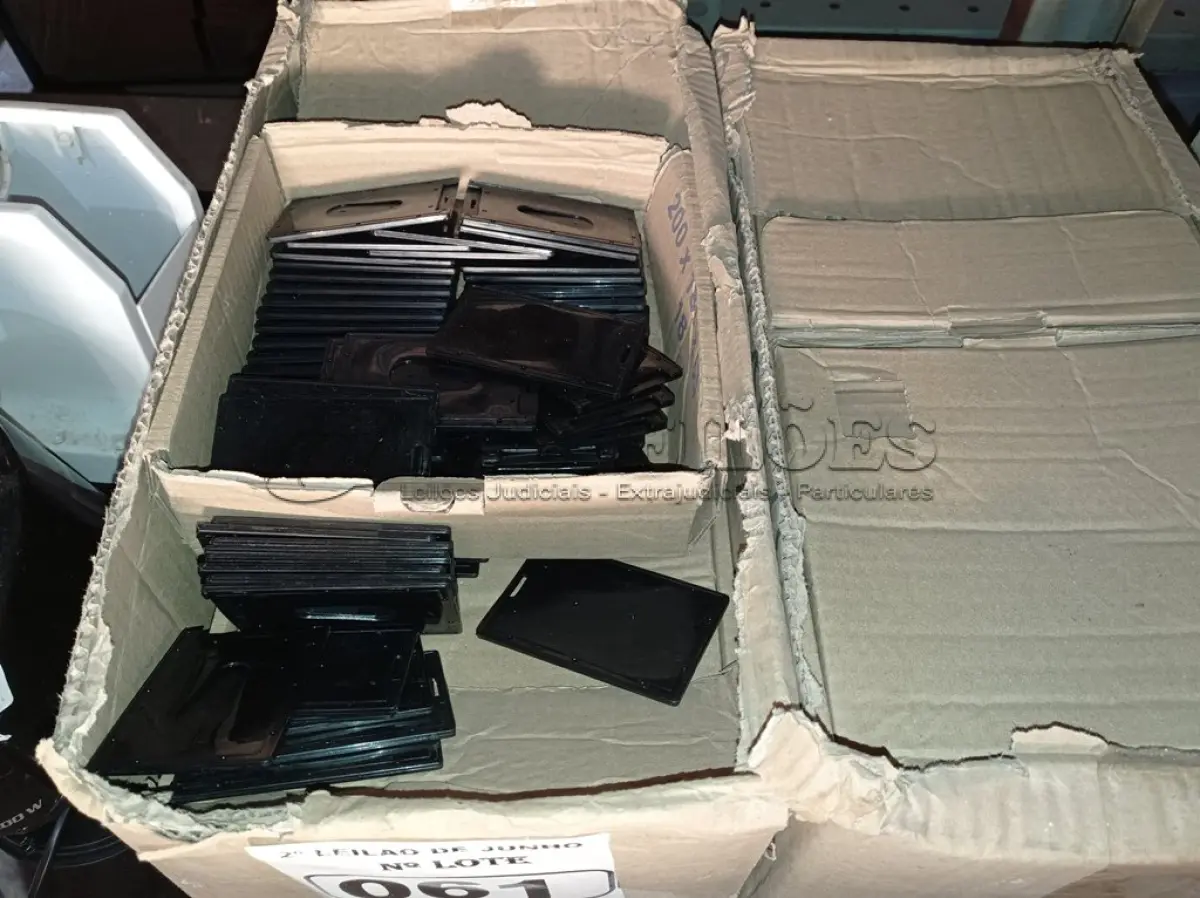 LOTE 061 - 01 LOTE COM GRANDE QUANTIDADE DE SUPORTE PARA CRACHÁ. (NO ESTADO) ATENÇÃO! FAZER A VISITAÇÃO ANTES DE ARREMATAR, NÃO SABEMOS SE FUNCIONA. LEILÃO NÃO TEM GARANTIA E NEM DEVOLUÇÃO, SUJEITO A POSSÍVEIS AVARIAS VISÍVEIS/OCULTAS E/OU AUSÊNCIA DE COMPONENTES.