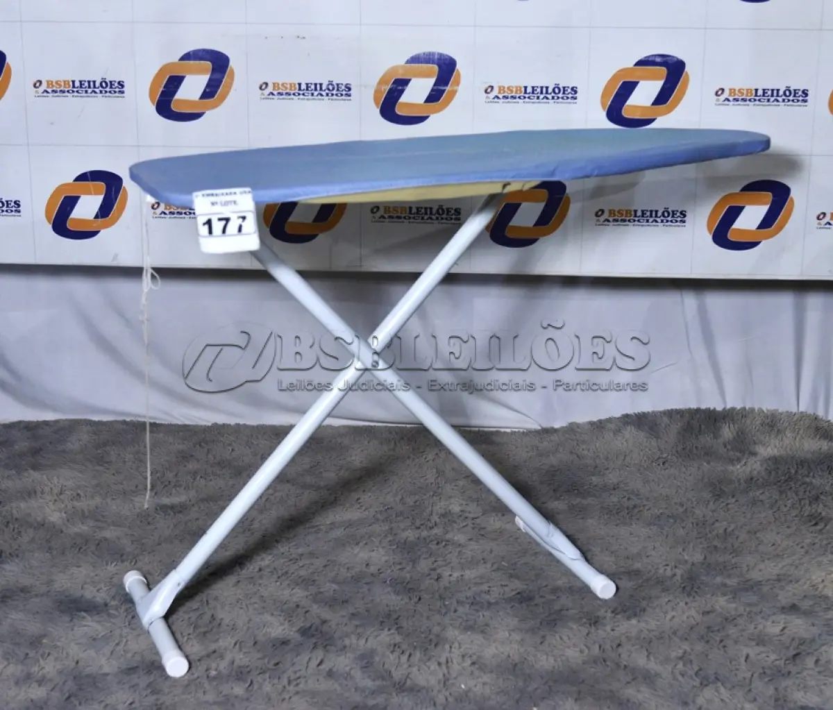LOTE 177 - 01 TÁBUA DE PASSAR ROUPAS. (IRONING BOARD) (NO ESTADO)0000011