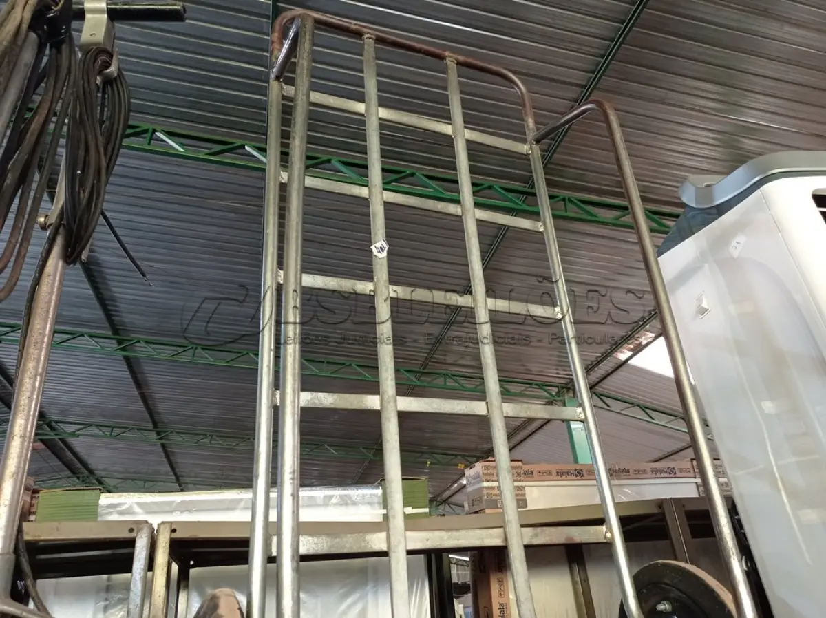 LOTE 075 - 01 CARRINHO PARA CARGA. (NO ESTADO) ATENÇÃO! FAZER A VISITAÇÃO ANTES DE ARREMATAR, NÃO SABEMOS SE FUNCIONA. LEILÃO NÃO TEM GARANTIA E NEM DEVOLUÇÃO, SUJEITO A POSSÍVEIS AVARIAS VISÍVEIS/OCULTAS E/OU AUSÊNCIA DE COMPONENTES.