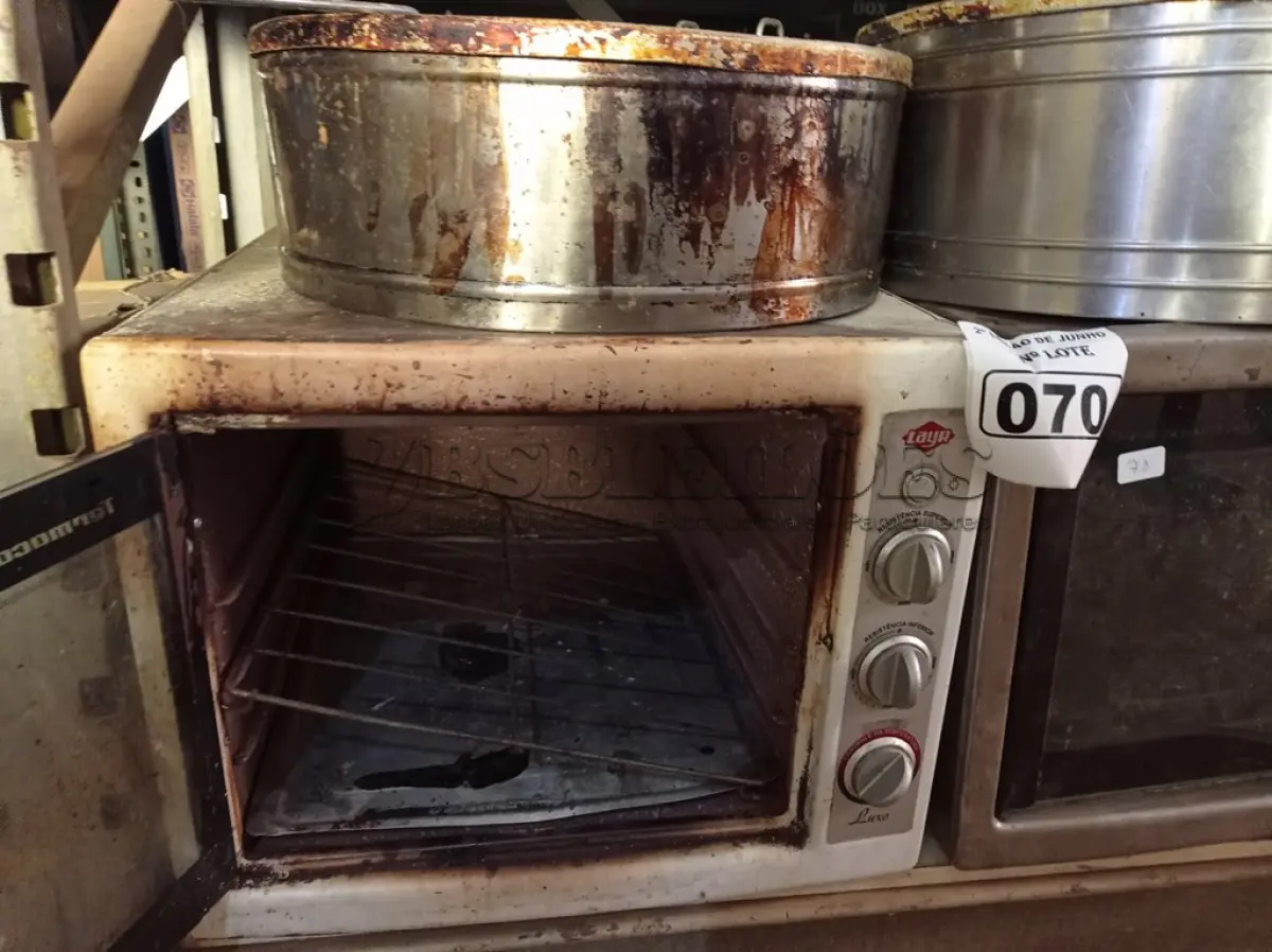LOTE 070 - 02 FORNOS E 02 FRITADEIRAS PARA RETIRADA DE PEÇAS. (NO ESTADO) ATENÇÃO! FAZER A VISITAÇÃO ANTES DE ARREMATAR, NÃO SABEMOS SE FUNCIONA. LEILÃO NÃO TEM GARANTIA E NEM DEVOLUÇÃO, SUJEITO A POSSÍVEIS AVARIAS VISÍVEIS/OCULTAS E/OU AUSÊNCIA DE COMPONENTES.