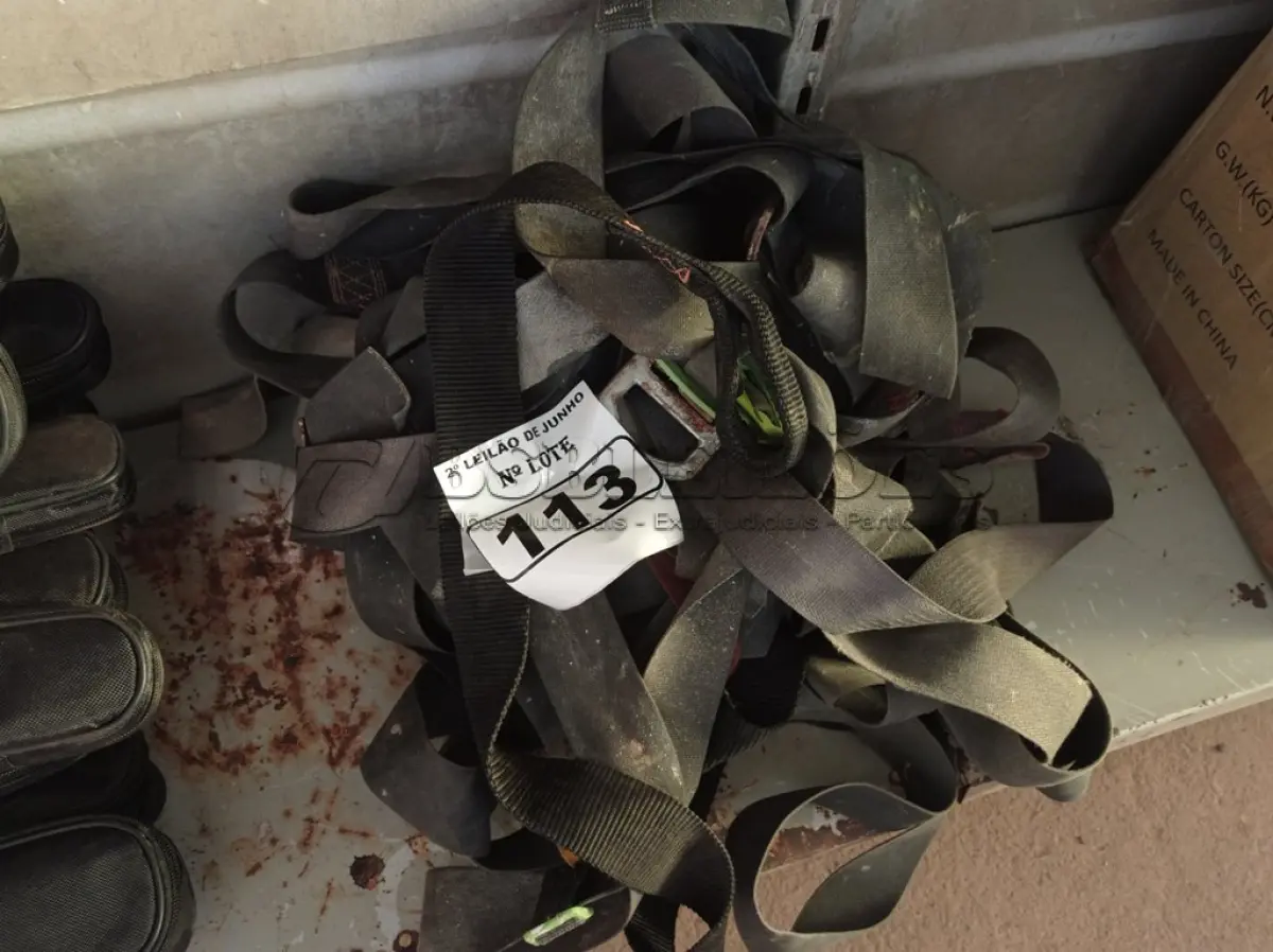 LOTE 113 - 01 LOTE COM 05 CINTOS DE SEGURANÇA.  (NO ESTADO) ATENÇÃO! FAZER A VISITAÇÃO ANTES DE ARREMATAR, NÃO SABEMOS SE FUNCIONA. LEILÃO NÃO TEM GARANTIA E NEM DEVOLUÇÃO, SUJEITO A POSSÍVEIS AVARIAS VISÍVEIS/OCULTAS E/OU AUSÊNCIA DE COMPONENTES.