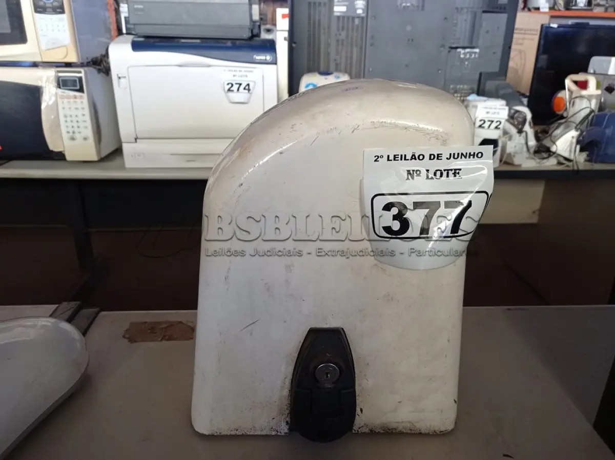 LOTE 377 - 01 MOTOR ELÉTRICO PARA PORTÃO MARCA ROSSI. (NO ESTADO) ATENÇÃO! FAZER A VISITAÇÃO ANTES DE ARREMATAR, NÃO SABEMOS SE FUNCIONA. LEILÃO NÃO TEM GARANTIA E NEM DEVOLUÇÃO, SUJEITO A POSSÍVEIS AVARIAS VISÍVEIS/OCULTAS E/OU AUSÊNCIA DE COMPONENTES.