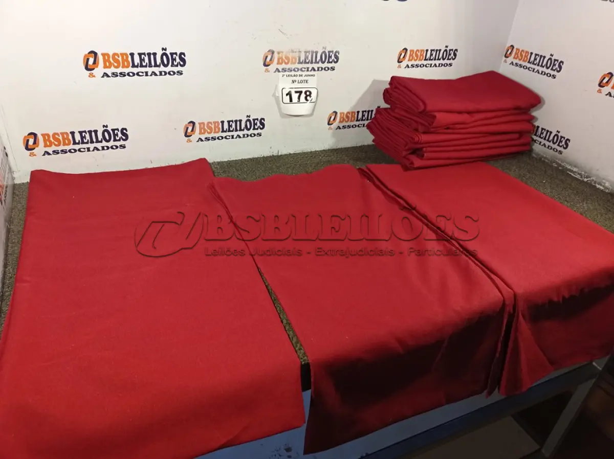 LOTE 178 - 14 TOALHAS MARSALA PARA MESA PLÁSTICA BISTRÔ, 150X150. (NO ESTADO) ATENÇÃO! FAZER A VISITAÇÃO ANTES DE ARREMATAR, NÃO SABEMOS SE FUNCIONA. LEILÃO NÃO TEM GARANTIA E NEM DEVOLUÇÃO, SUJEITO A POSSÍVEIS AVARIAS VISÍVEIS/OCULTAS E/OU AUSÊNCIA DE COMPONENTES.