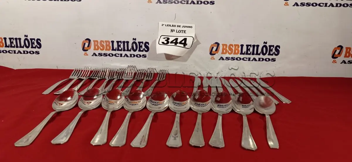 LOTE 344 - 01 LOTE COM 10 GARFOS, 10 COLHERES E 10 FACAS. (NO ESTADO) ATENÇÃO! FAZER A VISITAÇÃO ANTES DE ARREMATAR, NÃO SABEMOS SE FUNCIONA. LEILÃO NÃO TEM GARANTIA E NEM DEVOLUÇÃO, SUJEITO A POSSÍVEIS AVARIAS VISÍVEIS/OCULTAS E/OU AUSÊNCIA DE COMPONENTES.