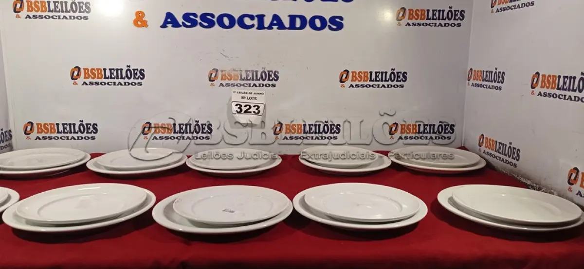 LOTE 323 - 10 PRATOS RASOS E 10 PRATOS DE SOBREMESA. (NO ESTADO) ATENÇÃO! FAZER A VISITAÇÃO ANTES DE ARREMATAR, NÃO SABEMOS SE FUNCIONA. LEILÃO NÃO TEM GARANTIA E NEM DEVOLUÇÃO, SUJEITO A POSSÍVEIS AVARIAS VISÍVEIS/OCULTAS E/OU AUSÊNCIA DE COMPONENTES.