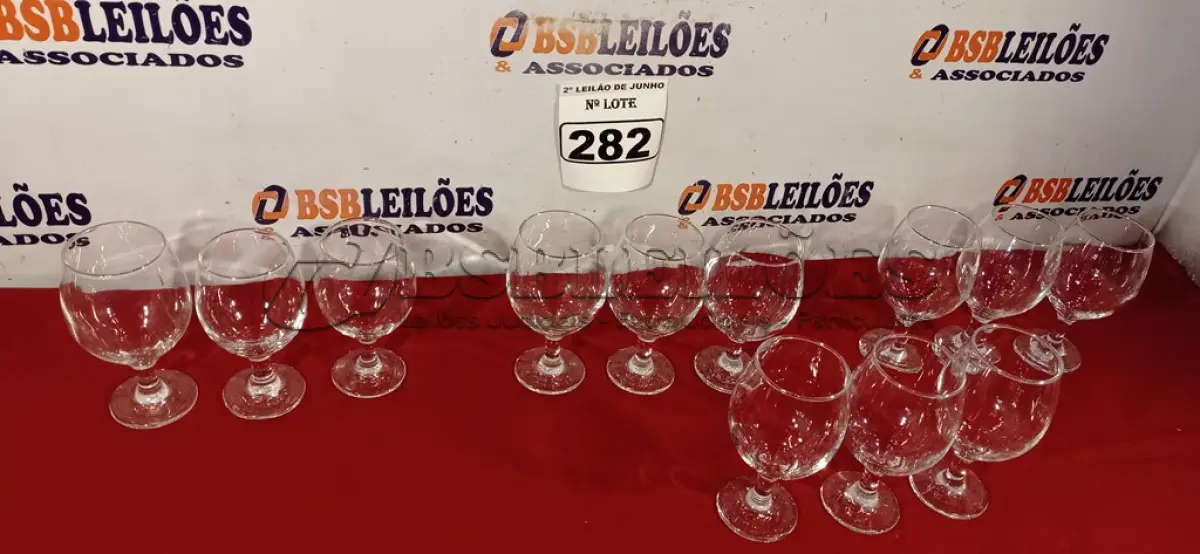 LOTE 282 - 12 TAÇAS PARA ÁGUA. (NO ESTADO) ATENÇÃO! FAZER A VISITAÇÃO ANTES DE ARREMATAR, NÃO SABEMOS SE FUNCIONA. LEILÃO NÃO TEM GARANTIA E NEM DEVOLUÇÃO, SUJEITO A POSSÍVEIS AVARIAS VISÍVEIS/OCULTAS E/OU AUSÊNCIA DE COMPONENTES.