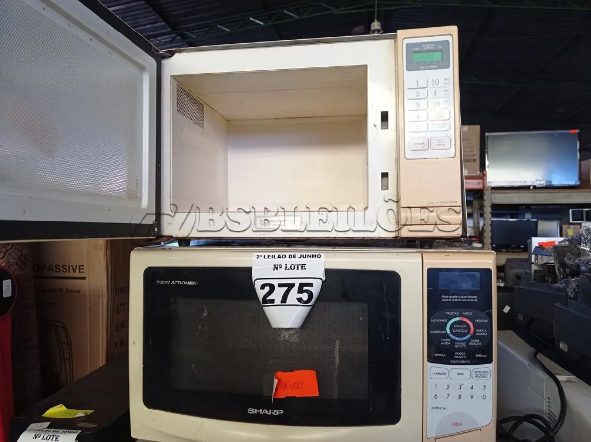 LOTE 275 - 03 MICRO-ONDAS PARA RETIRADA DE PEÇAS SEM PRATO. (NO ESTADO) ATENÇÃO! FAZER A VISITAÇÃO ANTES DE ARREMATAR, NÃO SABEMOS SE FUNCIONA. LEILÃO NÃO TEM GARANTIA E NEM DEVOLUÇÃO, SUJEITO A POSSÍVEIS AVARIAS VISÍVEIS/OCULTAS E/OU AUSÊNCIA DE COMPONENTES.