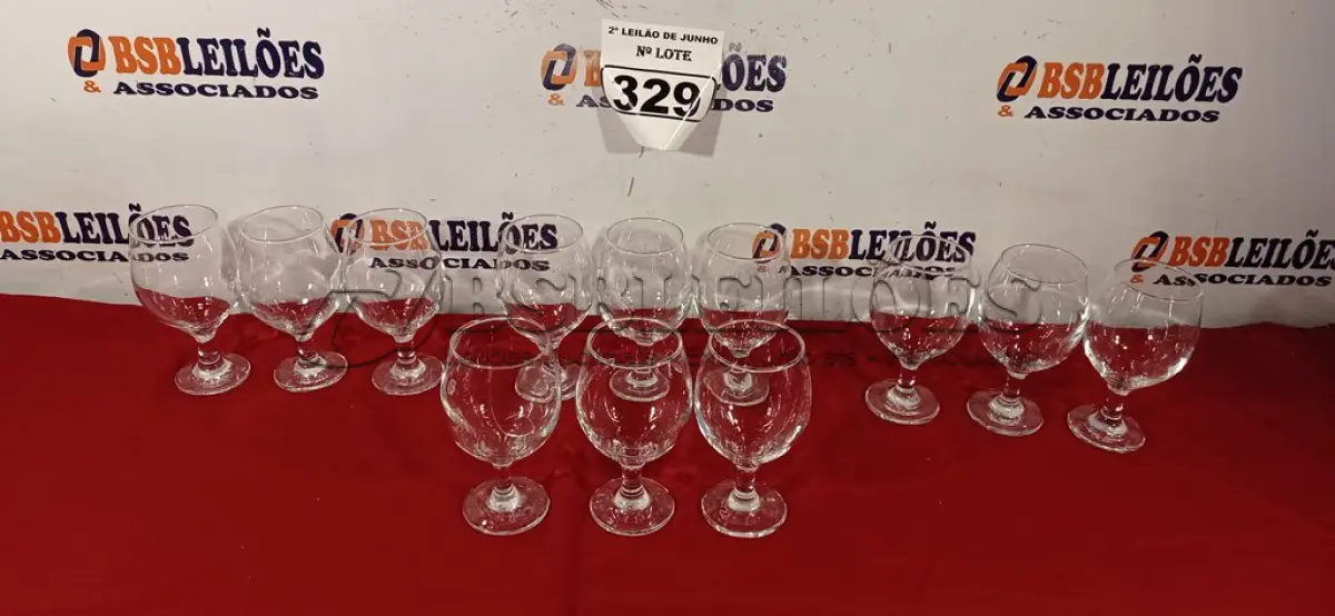 LOTE 329 - 12 TAÇAS PARA VINHO TINTO. (NO ESTADO) ATENÇÃO! FAZER A VISITAÇÃO ANTES DE ARREMATAR, NÃO SABEMOS SE FUNCIONA. LEILÃO NÃO TEM GARANTIA E NEM DEVOLUÇÃO, SUJEITO A POSSÍVEIS AVARIAS VISÍVEIS/OCULTAS E/OU AUSÊNCIA DE COMPONENTES.