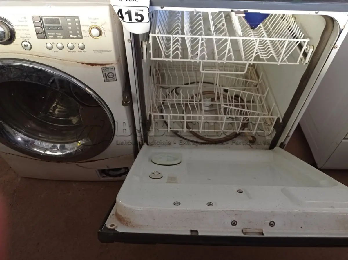 LOTE 415 - 01 LAVA LOUÇAS MARCA BRASTEMP 220V E 01 LAVA E SECA MARCA LG 220V. (NO ESTADO) ATENÇÃO! FAZER A VISITAÇÃO ANTES DE ARREMATAR, NÃO SABEMOS SE FUNCIONA. LEILÃO NÃO TEM GARANTIA E NEM DEVOLUÇÃO, SUJEITO A POSSÍVEIS AVARIAS VISÍVEIS/OCULTAS E/OU AUSÊNCIA DE COMPONENTES.