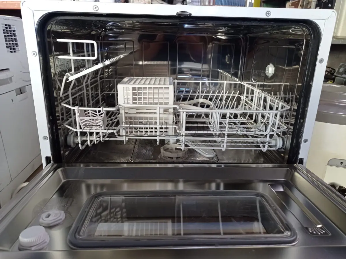 LOTE 241 - 01 LAVA LOUÇAS MARCA ELECTROLUX 110V. (NO ESTADO) ATENÇÃO! FAZER A VISITAÇÃO ANTES DE ARREMATAR, NÃO SABEMOS SE FUNCIONA. LEILÃO NÃO TEM GARANTIA E NEM DEVOLUÇÃO, SUJEITO A POSSÍVEIS AVARIAS VISÍVEIS/OCULTAS E/OU AUSÊNCIA DE COMPONENTES.