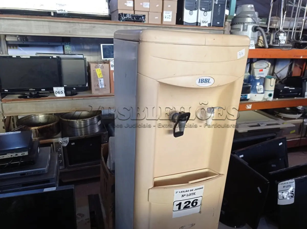 LOTE 126 - 01 BEBEDOURO PARA GARRAFÃO MARCA IBBL 220V. (NO ESTADO) ATENÇÃO! FAZER A VISITAÇÃO ANTES DE ARREMATAR, NÃO SABEMOS SE FUNCIONA. LEILÃO NÃO TEM GARANTIA E NEM DEVOLUÇÃO, SUJEITO A POSSÍVEIS AVARIAS VISÍVEIS/OCULTAS E/OU AUSÊNCIA DE COMPONENTES.