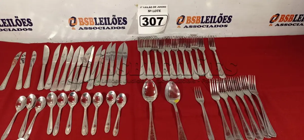 LOTE 307 - 01 LOTE COM TALHERES DIVERSOS. (NO ESTADO) ATENÇÃO! FAZER A VISITAÇÃO ANTES DE ARREMATAR, NÃO SABEMOS SE FUNCIONA. LEILÃO NÃO TEM GARANTIA E NEM DEVOLUÇÃO, SUJEITO A POSSÍVEIS AVARIAS VISÍVEIS/OCULTAS E/OU AUSÊNCIA DE COMPONENTES.
