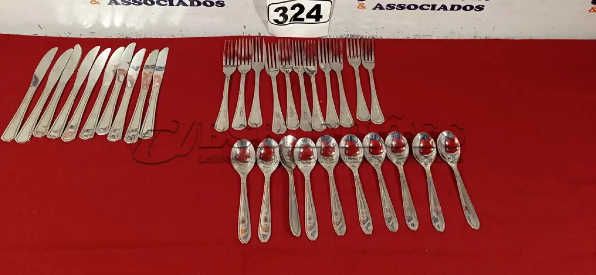 LOTE 324 - 01 LOTE COM 10 GARFOS, 10 FACAS E 10 COLHERES DE SOBREMESA. (NO ESTADO) ATENÇÃO! FAZER A VISITAÇÃO ANTES DE ARREMATAR, NÃO SABEMOS SE FUNCIONA. LEILÃO NÃO TEM GARANTIA E NEM DEVOLUÇÃO, SUJEITO A POSSÍVEIS AVARIAS VISÍVEIS/OCULTAS E/OU AUSÊNCIA DE COMPONENTES.