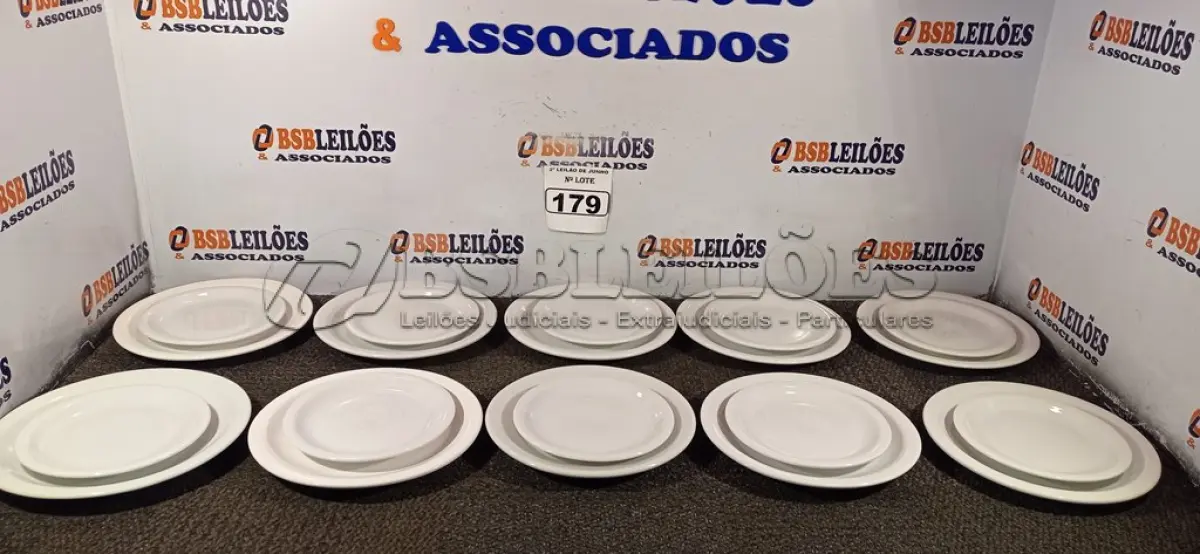LOTE 179 - 10 PRATOS RASOS E 10 PRATOS DE SOBREMESA. (NO ESTADO) ATENÇÃO! FAZER A VISITAÇÃO ANTES DE ARREMATAR, NÃO SABEMOS SE FUNCIONA. LEILÃO NÃO TEM GARANTIA E NEM DEVOLUÇÃO, SUJEITO A POSSÍVEIS AVARIAS VISÍVEIS/OCULTAS E/OU AUSÊNCIA DE COMPONENTES.