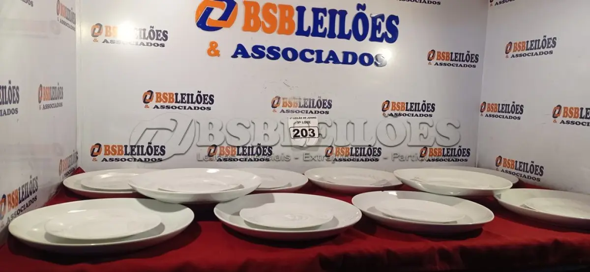 LOTE 203 - 10 PRATOS RASOS E 10 PRATOS DE SOBREMESA. (NO ESTADO) ATENÇÃO! FAZER A VISITAÇÃO ANTES DE ARREMATAR, NÃO SABEMOS SE FUNCIONA. LEILÃO NÃO TEM GARANTIA E NEM DEVOLUÇÃO, SUJEITO A POSSÍVEIS AVARIAS VISÍVEIS/OCULTAS E/OU AUSÊNCIA DE COMPONENTES.