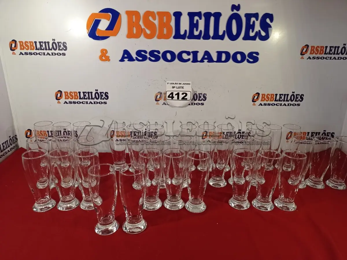LOTE 412 - 35 TULIPAS. ACOMPANHA CAIXA EM MDF. (NO ESTADO) ATENÇÃO! FAZER A VISITAÇÃO ANTES DE ARREMATAR, NÃO SABEMOS SE FUNCIONA. LEILÃO NÃO TEM GARANTIA E NEM DEVOLUÇÃO, SUJEITO A POSSÍVEIS AVARIAS VISÍVEIS/OCULTAS E/OU AUSÊNCIA DE COMPONENTES.