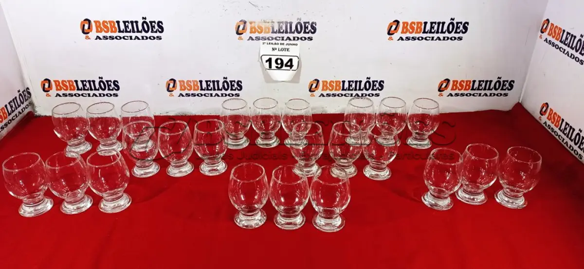 LOTE 194 - 24 TAÇAS PARA ÁGUA. (NO ESTADO) ATENÇÃO! FAZER A VISITAÇÃO ANTES DE ARREMATAR, NÃO SABEMOS SE FUNCIONA. LEILÃO NÃO TEM GARANTIA E NEM DEVOLUÇÃO, SUJEITO A POSSÍVEIS AVARIAS VISÍVEIS/OCULTAS E/OU AUSÊNCIA DE COMPONENTES.