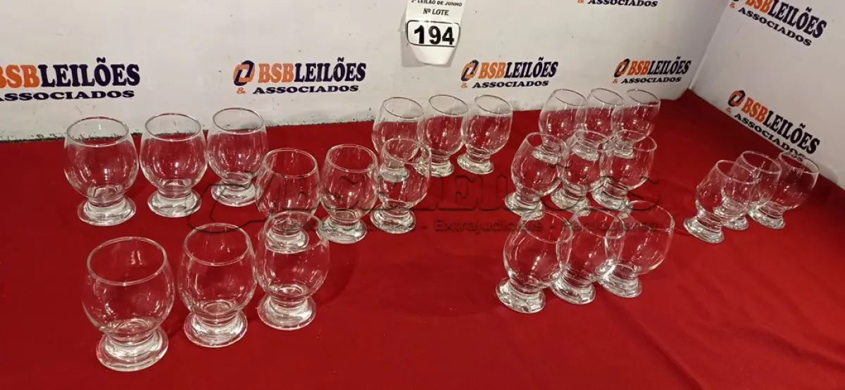 LOTE 194 - 24 TAÇAS PARA ÁGUA. (NO ESTADO) ATENÇÃO! FAZER A VISITAÇÃO ANTES DE ARREMATAR, NÃO SABEMOS SE FUNCIONA. LEILÃO NÃO TEM GARANTIA E NEM DEVOLUÇÃO, SUJEITO A POSSÍVEIS AVARIAS VISÍVEIS/OCULTAS E/OU AUSÊNCIA DE COMPONENTES.
