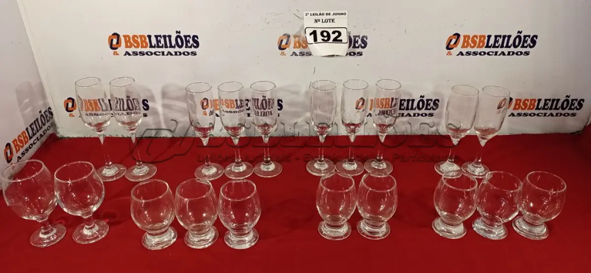 LOTE 192 - 01 LOTE COM 20 TAÇAS DIVERSAS. (NO ESTADO) ATENÇÃO! FAZER A VISITAÇÃO ANTES DE ARREMATAR, NÃO SABEMOS SE FUNCIONA. LEILÃO NÃO TEM GARANTIA E NEM DEVOLUÇÃO, SUJEITO A POSSÍVEIS AVARIAS VISÍVEIS/OCULTAS E/OU AUSÊNCIA DE COMPONENTES.
