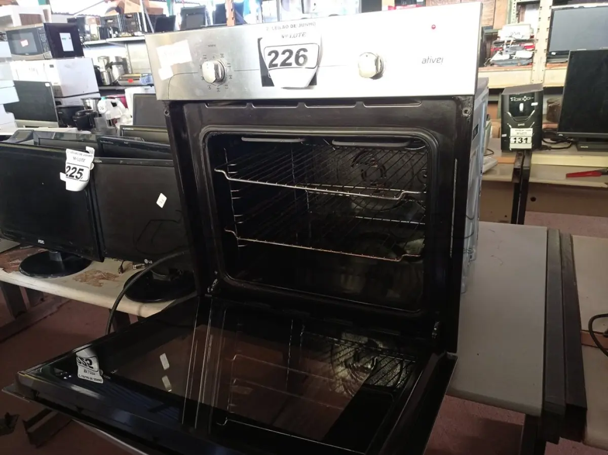 LOTE 226 - 01 FORNO DE EMBUTIR MARCA BRASTEMP 220V. (NO ESTADO) ATENÇÃO! FAZER A VISITAÇÃO ANTES DE ARREMATAR, NÃO SABEMOS SE FUNCIONA. LEILÃO NÃO TEM GARANTIA E NEM DEVOLUÇÃO, SUJEITO A POSSÍVEIS AVARIAS VISÍVEIS/OCULTAS E/OU AUSÊNCIA DE COMPONENTES.
