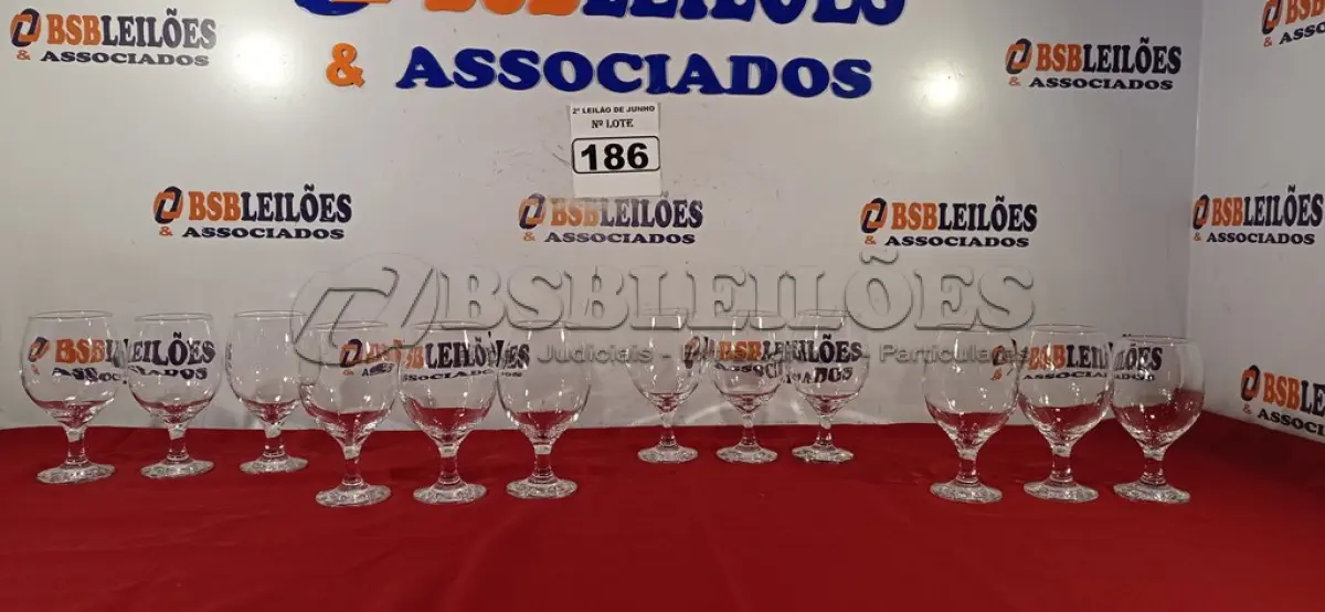 LOTE 186 - 12 TAÇAS PARA ÁGUA. (NO ESTADO) ATENÇÃO! FAZER A VISITAÇÃO ANTES DE ARREMATAR, NÃO SABEMOS SE FUNCIONA. LEILÃO NÃO TEM GARANTIA E NEM DEVOLUÇÃO, SUJEITO A POSSÍVEIS AVARIAS VISÍVEIS/OCULTAS E/OU AUSÊNCIA DE COMPONENTES.