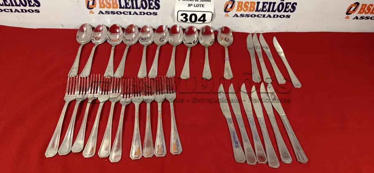 LOTE 304 - 01 LOTE COM 10 GARFOS, 10 COLHERES E 10 FACAS. (NO ESTADO) ATENÇÃO! FAZER A VISITAÇÃO ANTES DE ARREMATAR, NÃO SABEMOS SE FUNCIONA. LEILÃO NÃO TEM GARANTIA E NEM DEVOLUÇÃO, SUJEITO A POSSÍVEIS AVARIAS VISÍVEIS/OCULTAS E/OU AUSÊNCIA DE COMPONENTES.