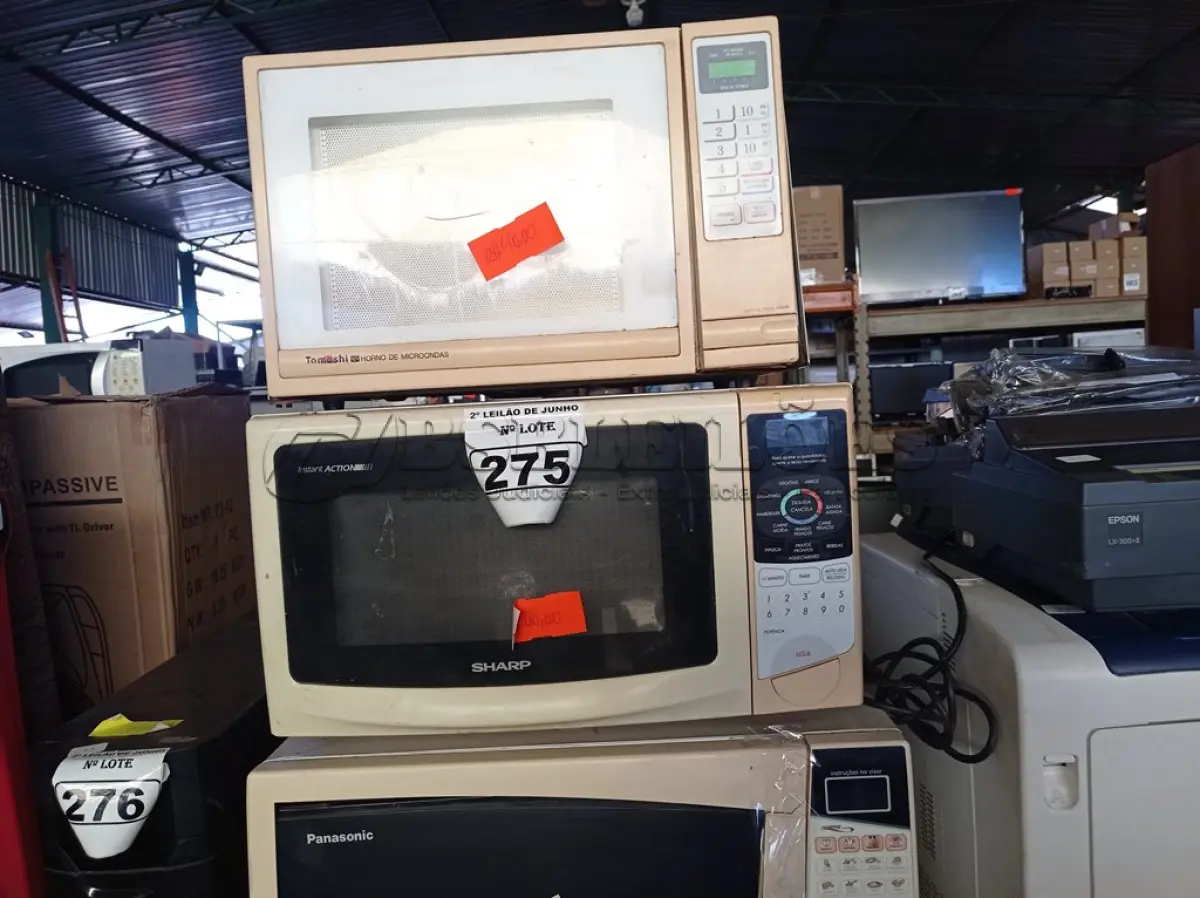 LOTE 275 - 03 MICRO-ONDAS PARA RETIRADA DE PEÇAS SEM PRATO. (NO ESTADO) ATENÇÃO! FAZER A VISITAÇÃO ANTES DE ARREMATAR, NÃO SABEMOS SE FUNCIONA. LEILÃO NÃO TEM GARANTIA E NEM DEVOLUÇÃO, SUJEITO A POSSÍVEIS AVARIAS VISÍVEIS/OCULTAS E/OU AUSÊNCIA DE COMPONENTES.