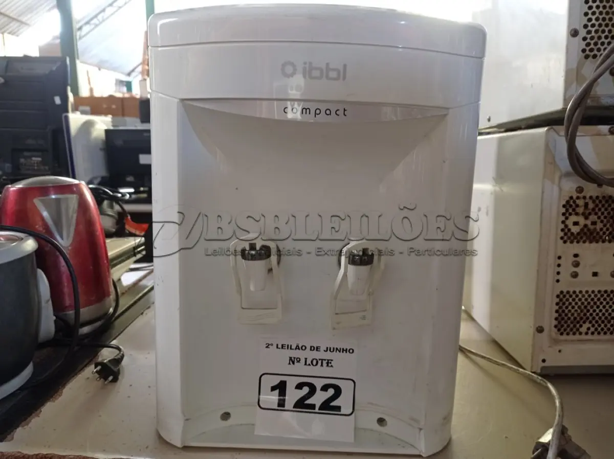 LOTE 122 - 01 PURIFICADOR PARA GARRAFÃO REFRIGERADO MARCA IBBL 110V. (NO ESTADO) ATENÇÃO! FAZER A VISITAÇÃO ANTES DE ARREMATAR, NÃO SABEMOS SE FUNCIONA. LEILÃO NÃO TEM GARANTIA E NEM DEVOLUÇÃO, SUJEITO A POSSÍVEIS AVARIAS VISÍVEIS/OCULTAS E/OU AUSÊNCIA DE COMPONENTES.