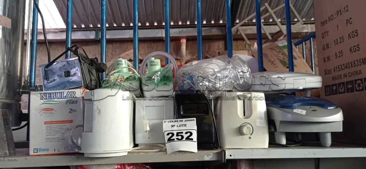 LOTE 252 - 02 SANDUICHEIRAS, 04 TORRADEIRAS DE PÃO, 04 NEBULIZADORES INCOMPLETOS E 01 ESTABILIZADOR DE AR. (NO ESTADO) ATENÇÃO! FAZER A VISITAÇÃO ANTES DE ARREMATAR, NÃO SABEMOS SE FUNCIONA. LEILÃO NÃO TEM GARANTIA E NEM DEVOLUÇÃO, SUJEITO A POSSÍVEIS AVARIAS VISÍVEIS/OCULTAS E/OU AUSÊNCIA DE COMPONENTES.