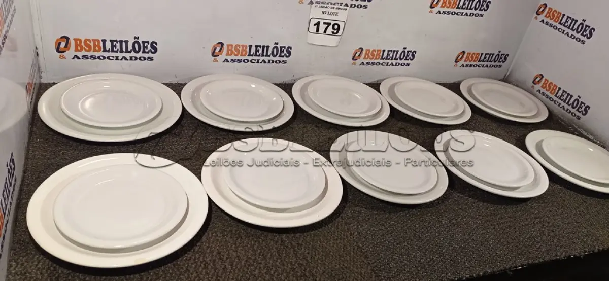 LOTE 179 - 10 PRATOS RASOS E 10 PRATOS DE SOBREMESA. (NO ESTADO) ATENÇÃO! FAZER A VISITAÇÃO ANTES DE ARREMATAR, NÃO SABEMOS SE FUNCIONA. LEILÃO NÃO TEM GARANTIA E NEM DEVOLUÇÃO, SUJEITO A POSSÍVEIS AVARIAS VISÍVEIS/OCULTAS E/OU AUSÊNCIA DE COMPONENTES.