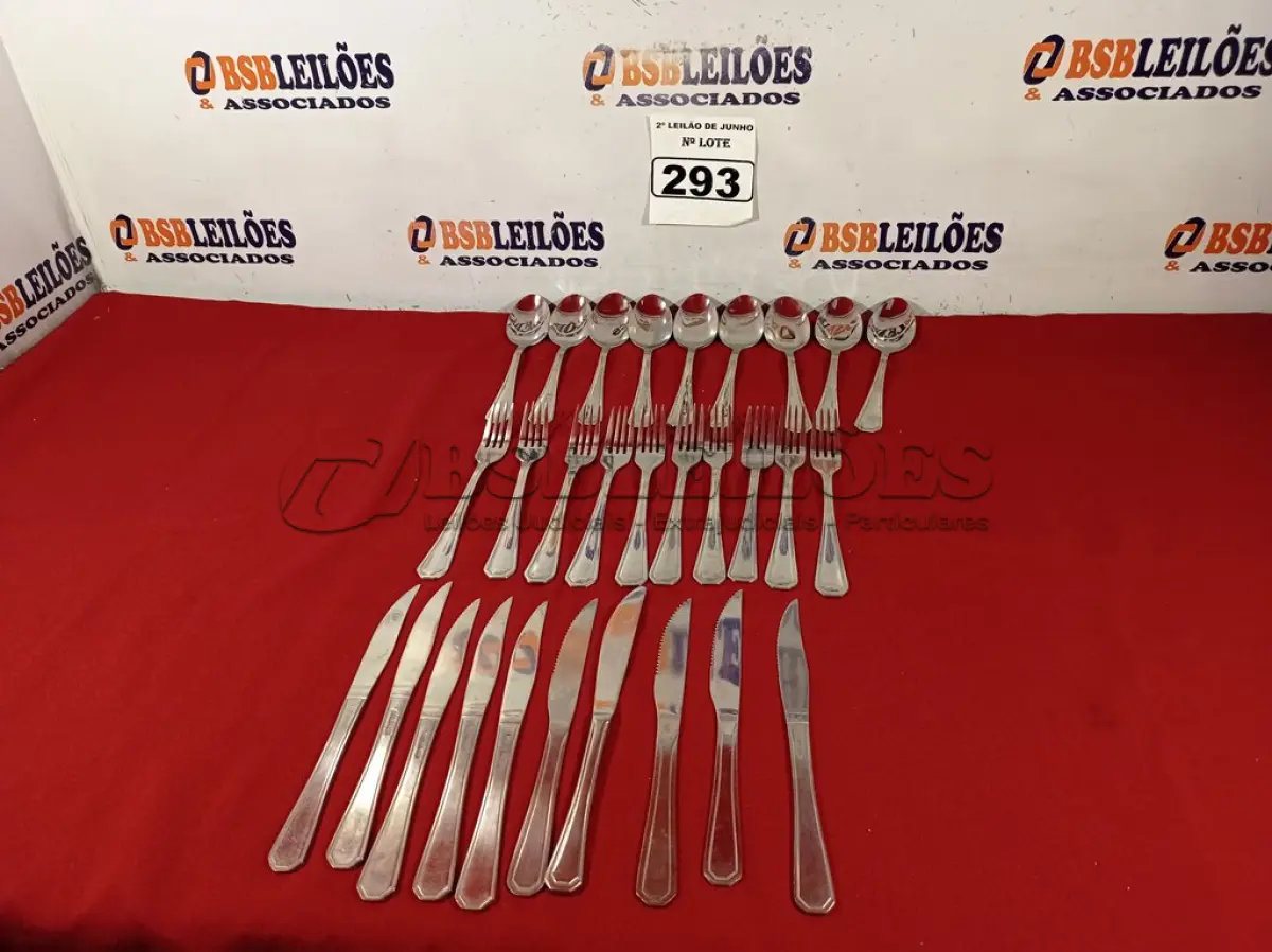 LOTE 293 - 01 LOTE COM 10 GARFOS, 10 COLHERES E 10 FACAS. (NO ESTADO) ATENÇÃO! FAZER A VISITAÇÃO ANTES DE ARREMATAR, NÃO SABEMOS SE FUNCIONA. LEILÃO NÃO TEM GARANTIA E NEM DEVOLUÇÃO, SUJEITO A POSSÍVEIS AVARIAS VISÍVEIS/OCULTAS E/OU AUSÊNCIA DE COMPONENTES.