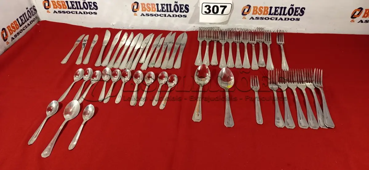 LOTE 307 - 01 LOTE COM TALHERES DIVERSOS. (NO ESTADO) ATENÇÃO! FAZER A VISITAÇÃO ANTES DE ARREMATAR, NÃO SABEMOS SE FUNCIONA. LEILÃO NÃO TEM GARANTIA E NEM DEVOLUÇÃO, SUJEITO A POSSÍVEIS AVARIAS VISÍVEIS/OCULTAS E/OU AUSÊNCIA DE COMPONENTES.