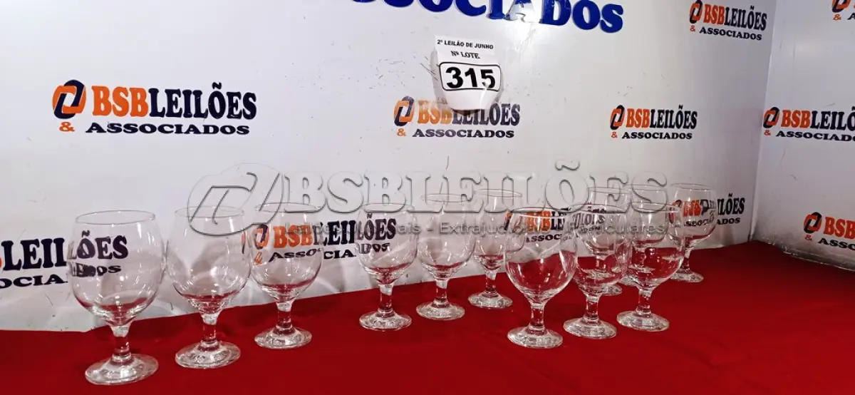 LOTE 315 - 12 TAÇAS PARA ÁGUA. (NO ESTADO) ATENÇÃO! FAZER A VISITAÇÃO ANTES DE ARREMATAR, NÃO SABEMOS SE FUNCIONA. LEILÃO NÃO TEM GARANTIA E NEM DEVOLUÇÃO, SUJEITO A POSSÍVEIS AVARIAS VISÍVEIS/OCULTAS E/OU AUSÊNCIA DE COMPONENTES.