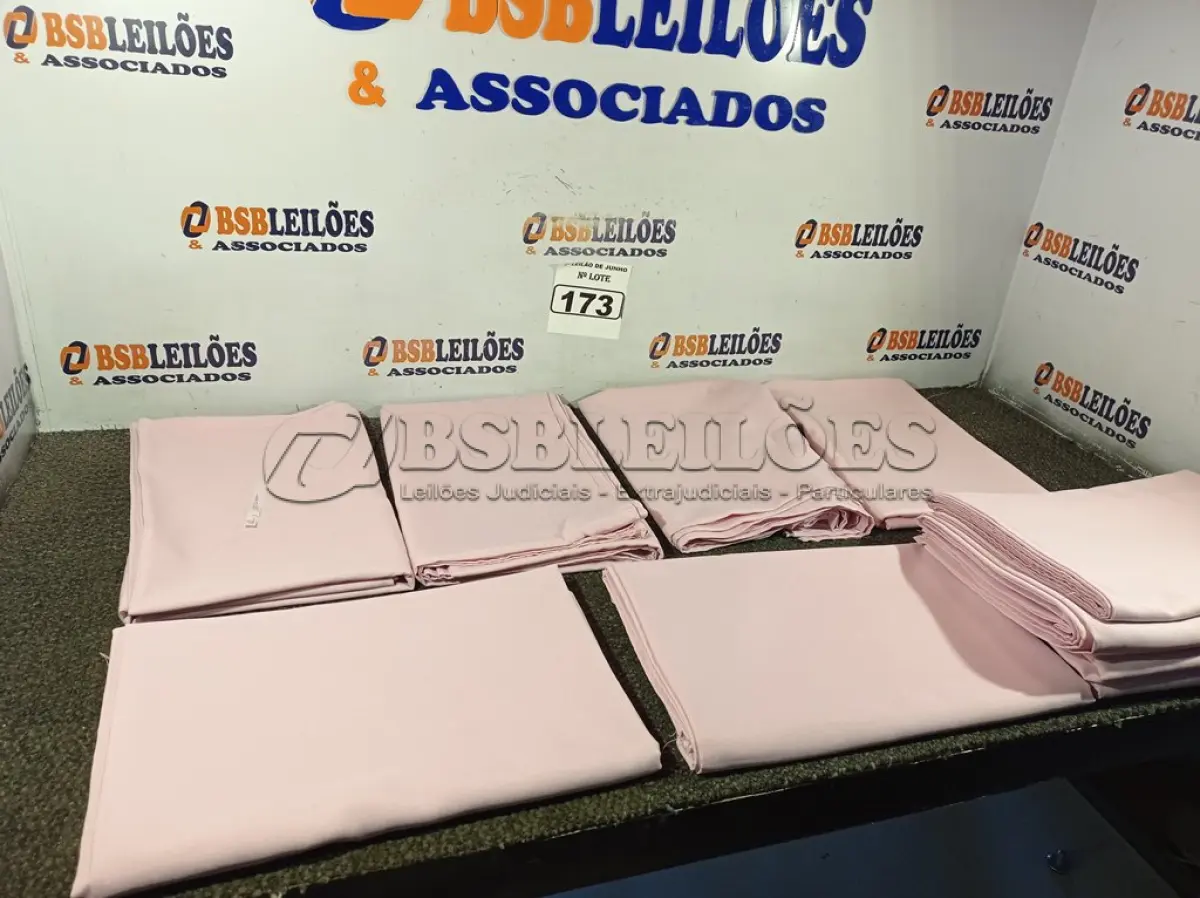 LOTE 173 - 12 TOALHAS ROSA BEBÊ PARA MESA PLÁSTICA BISTRÔ, 150X150. (NO ESTADO) ATENÇÃO! FAZER A VISITAÇÃO ANTES DE ARREMATAR, NÃO SABEMOS SE FUNCIONA. LEILÃO NÃO TEM GARANTIA E NEM DEVOLUÇÃO, SUJEITO A POSSÍVEIS AVARIAS VISÍVEIS/OCULTAS E/OU AUSÊNCIA DE COMPONENTES.