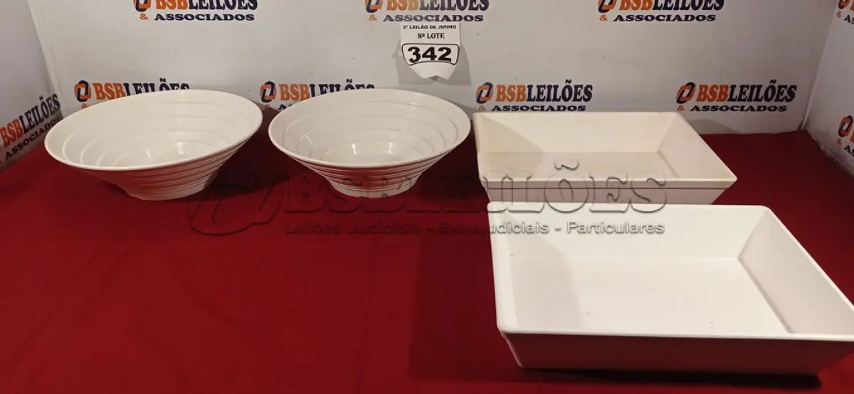 LOTE 342 - 04 SALADEIRAS EM ACRÍLICO. (NO ESTADO) ATENÇÃO! FAZER A VISITAÇÃO ANTES DE ARREMATAR, NÃO SABEMOS SE FUNCIONA. LEILÃO NÃO TEM GARANTIA E NEM DEVOLUÇÃO, SUJEITO A POSSÍVEIS AVARIAS VISÍVEIS/OCULTAS E/OU AUSÊNCIA DE COMPONENTES.