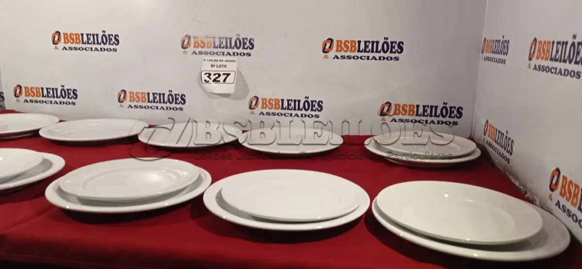 LOTE 327 - 10 PRATOS RASOS E 06 PRATOS DE SOBREMESA. (NO ESTADO) ATENÇÃO! FAZER A VISITAÇÃO ANTES DE ARREMATAR, NÃO SABEMOS SE FUNCIONA. LEILÃO NÃO TEM GARANTIA E NEM DEVOLUÇÃO, SUJEITO A POSSÍVEIS AVARIAS VISÍVEIS/OCULTAS E/OU AUSÊNCIA DE COMPONENTES.