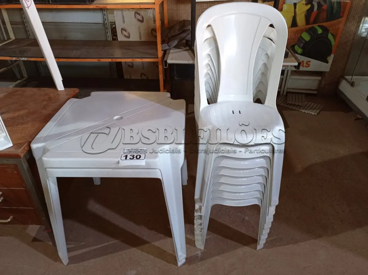 LOTE 130 - 02 JOGOS DE MESAS QUADRADAS DE PLÁSTICO NA COR BRANCA. (NO ESTADO) ATENÇÃO! FAZER A VISITAÇÃO ANTES DE ARREMATAR, NÃO SABEMOS SE FUNCIONA. LEILÃO NÃO TEM GARANTIA E NEM DEVOLUÇÃO, SUJEITO A POSSÍVEIS AVARIAS VISÍVEIS/OCULTAS E/OU AUSÊNCIA DE COMPONENTES.