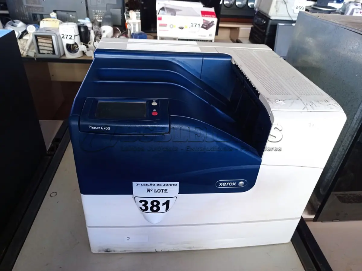 LOTE 381 - 01 IMPRESSORA COLORIDA, MODELO: 6700 MARCA XEROX. (NO ESTADO) ATENÇÃO! FAZER A VISITAÇÃO ANTES DE ARREMATAR, NÃO SABEMOS SE FUNCIONA. LEILÃO NÃO TEM GARANTIA E NEM DEVOLUÇÃO, SUJEITO A POSSÍVEIS AVARIAS VISÍVEIS/OCULTAS E/OU AUSÊNCIA DE COMPONENTES.
