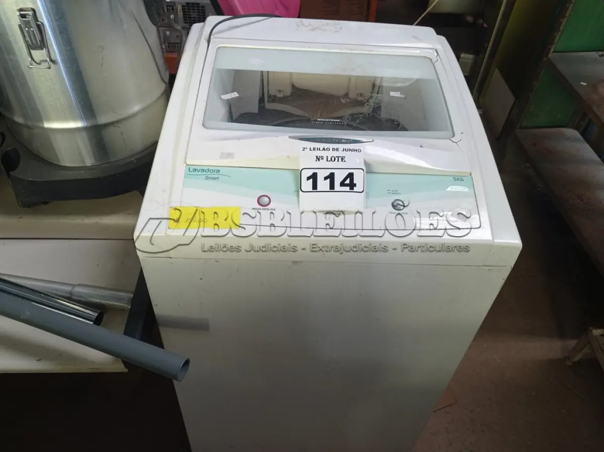 LOTE 114 - 01 MÁQUINA DE LAVAR ROUPAS MARCA BRASTEMP 5 KG 220V COM AVARIAS. (NO ESTADO) ATENÇÃO! FAZER A VISITAÇÃO ANTES DE ARREMATAR, NÃO SABEMOS SE FUNCIONA. LEILÃO NÃO TEM GARANTIA E NEM DEVOLUÇÃO, SUJEITO A POSSÍVEIS AVARIAS VISÍVEIS/OCULTAS E/OU AUSÊNCIA DE COMPONENTES.