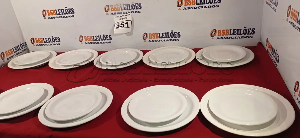 LOTE 351 - 10 PRATOS RASOS E 10 PRATOS DE SOBREMESA. (NO ESTADO) ATENÇÃO! FAZER A VISITAÇÃO ANTES DE ARREMATAR, NÃO SABEMOS SE FUNCIONA. LEILÃO NÃO TEM GARANTIA E NEM DEVOLUÇÃO, SUJEITO A POSSÍVEIS AVARIAS VISÍVEIS/OCULTAS E/OU AUSÊNCIA DE COMPONENTES.