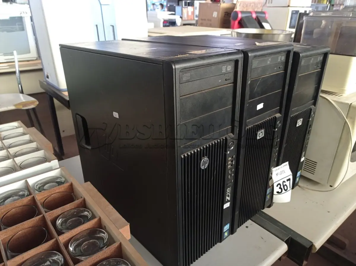 LOTE 367 - 03 SERVIDORES MARCA HP PARA RETIRADA DE PEÇAS. (NO ESTADO) ATENÇÃO! FAZER A VISITAÇÃO ANTES DE ARREMATAR, NÃO SABEMOS SE FUNCIONA. LEILÃO NÃO TEM GARANTIA E NEM DEVOLUÇÃO, SUJEITO A POSSÍVEIS AVARIAS VISÍVEIS/OCULTAS E/OU AUSÊNCIA DE COMPONENTES.