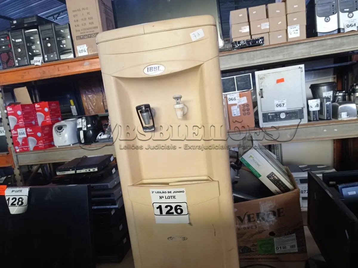 LOTE 126 - 01 BEBEDOURO PARA GARRAFÃO MARCA IBBL 220V. (NO ESTADO) ATENÇÃO! FAZER A VISITAÇÃO ANTES DE ARREMATAR, NÃO SABEMOS SE FUNCIONA. LEILÃO NÃO TEM GARANTIA E NEM DEVOLUÇÃO, SUJEITO A POSSÍVEIS AVARIAS VISÍVEIS/OCULTAS E/OU AUSÊNCIA DE COMPONENTES.