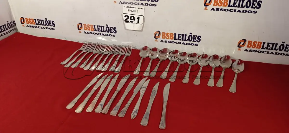 LOTE 291 - 01 LOTE COM 10 GARFOS, 10 COLHERES E 10 FACAS. (NO ESTADO) ATENÇÃO! FAZER A VISITAÇÃO ANTES DE ARREMATAR, NÃO SABEMOS SE FUNCIONA. LEILÃO NÃO TEM GARANTIA E NEM DEVOLUÇÃO, SUJEITO A POSSÍVEIS AVARIAS VISÍVEIS/OCULTAS E/OU AUSÊNCIA DE COMPONENTES.