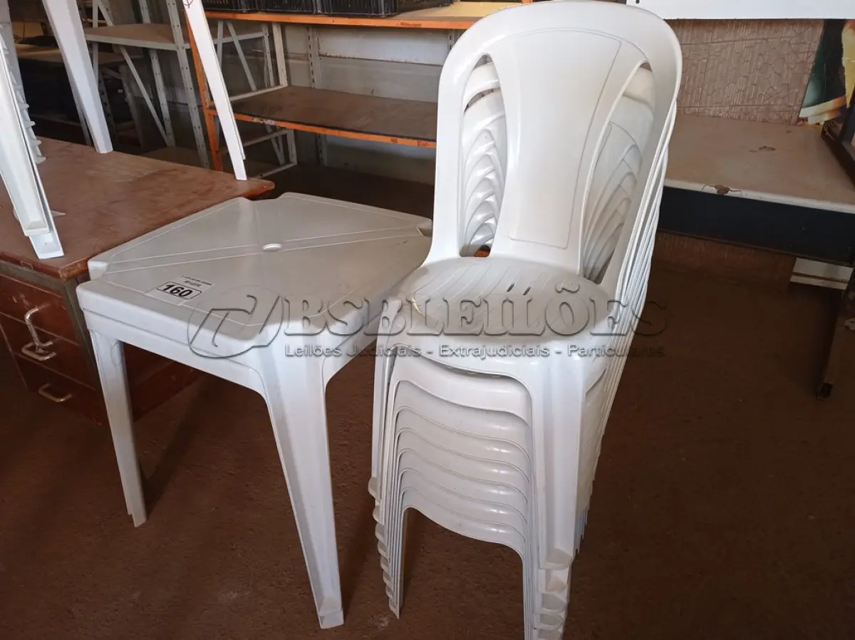 LOTE 160 - 02 JOGOS DE MESAS QUADRADAS DE PLÁSTICO NA COR BRANCA. (NO ESTADO) ATENÇÃO! FAZER A VISITAÇÃO ANTES DE ARREMATAR, NÃO SABEMOS SE FUNCIONA. LEILÃO NÃO TEM GARANTIA E NEM DEVOLUÇÃO, SUJEITO A POSSÍVEIS AVARIAS VISÍVEIS/OCULTAS E/OU AUSÊNCIA DE COMPONENTES.