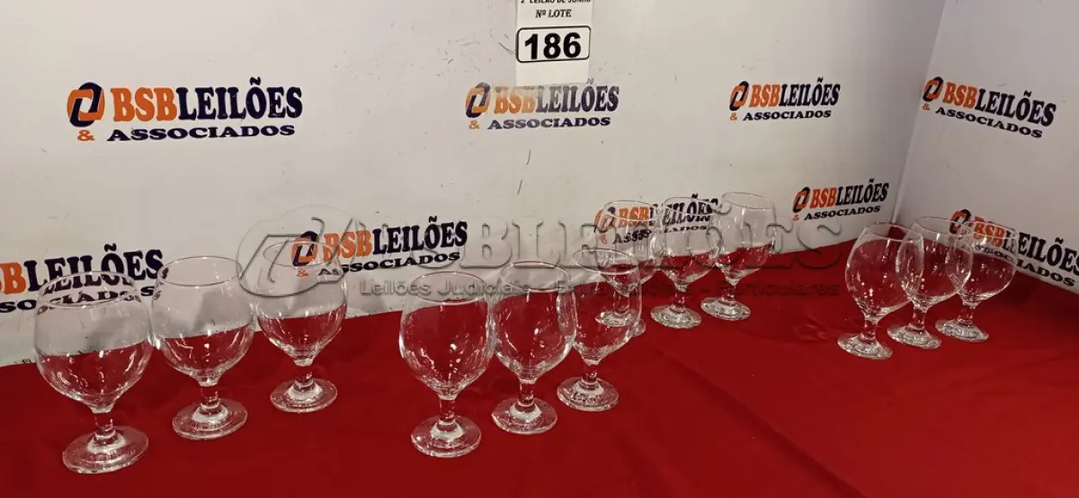 LOTE 186 - 12 TAÇAS PARA ÁGUA. (NO ESTADO) ATENÇÃO! FAZER A VISITAÇÃO ANTES DE ARREMATAR, NÃO SABEMOS SE FUNCIONA. LEILÃO NÃO TEM GARANTIA E NEM DEVOLUÇÃO, SUJEITO A POSSÍVEIS AVARIAS VISÍVEIS/OCULTAS E/OU AUSÊNCIA DE COMPONENTES.